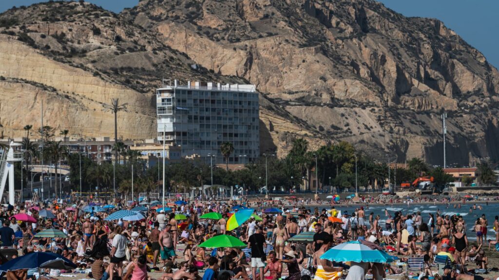 Amerikaner drar ner på sommarresor till Europa - men kinesiska turister fyller luckan. Se varför!