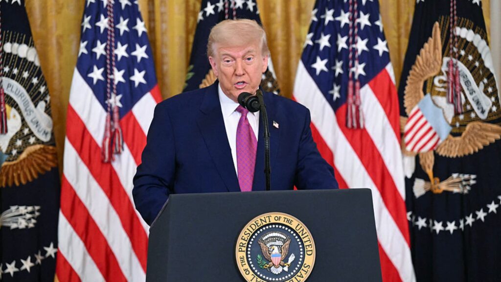 Trump undertecknar beslut för att avveckla Kaliforniens planer på elbilar – Läs chockerande detaljer här!