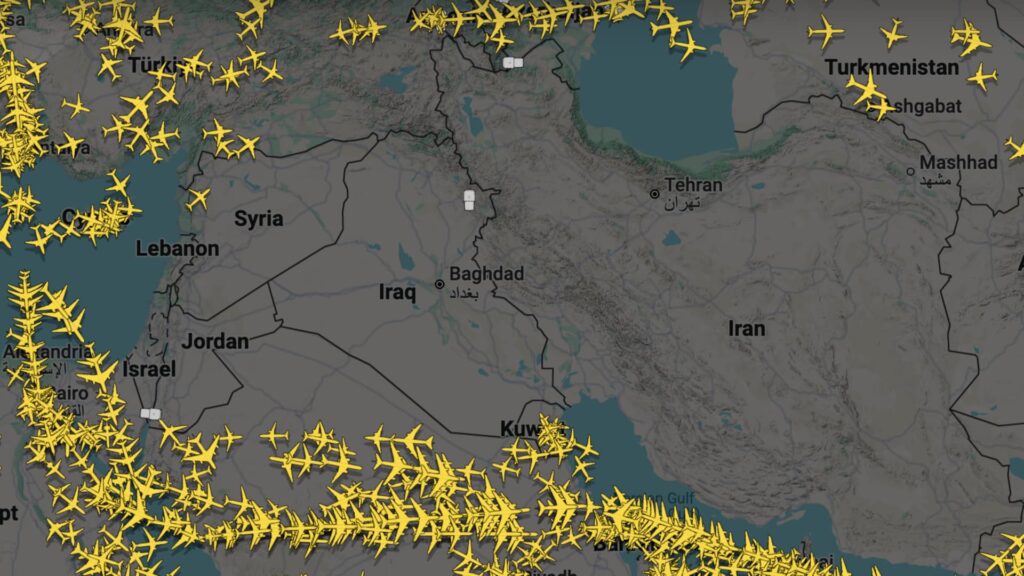 Flygbolag ändrar kurs och pausar flyg efter Israels attack på Iran stänger luftrummet i Mellanöstern - Här är vad du behöver veta!