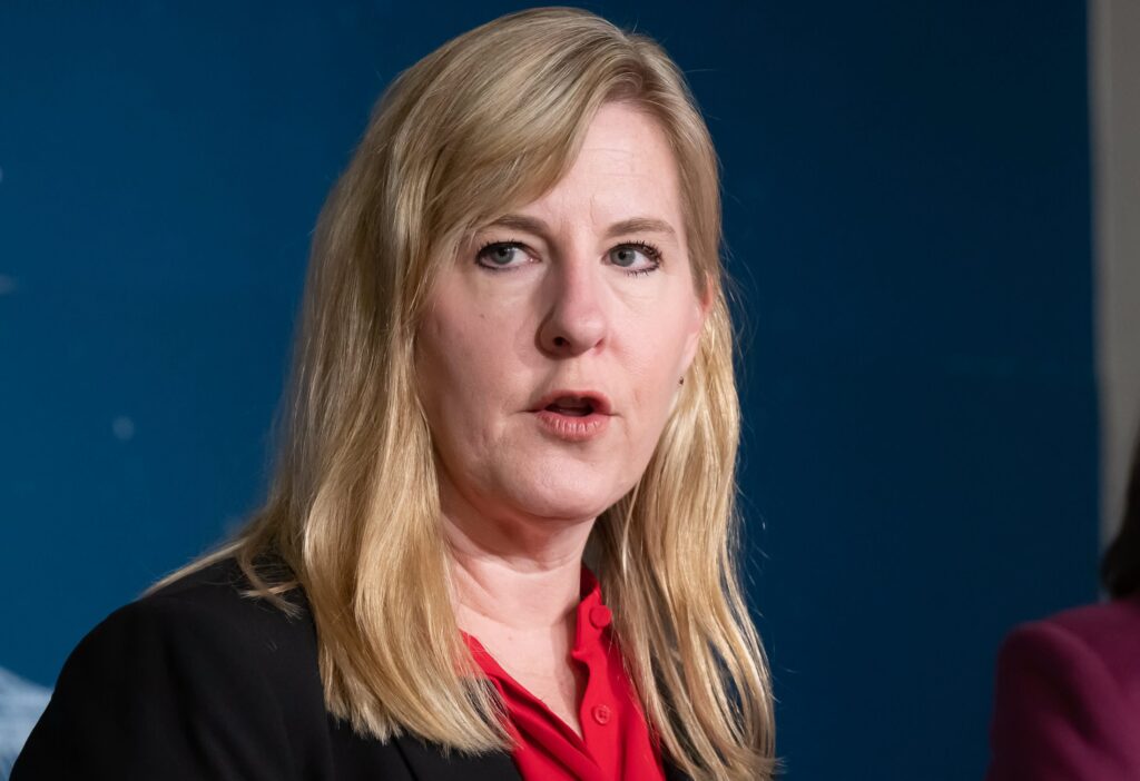 Polisen jagar Vance Luther Boelter: Sköts till döds i jakten på Minnesotas representant Melissa Hortman Minnesota Rep. Melissa Hortman and her husband killed in a ‘politically motivated assassination'