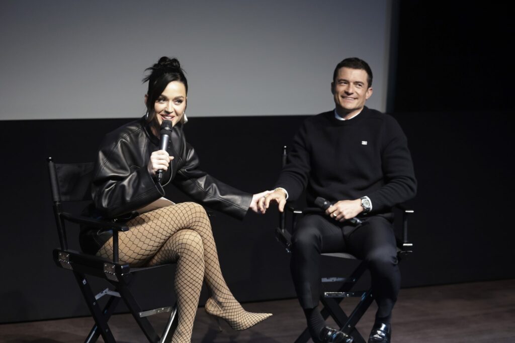 Katy Perry skämtar om Orlando Blooms “magiska stav”… Katy Perry skämtar om Orlando Blooms "magiska stav"...